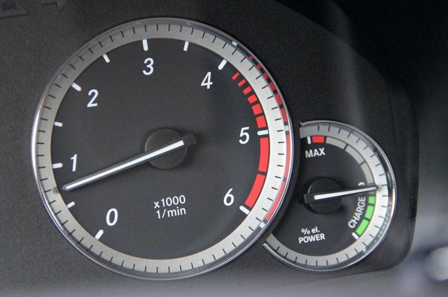  Mercedes-Benz E300 BlueTEC Hybrid 2012 года  (фото 18 из 60)